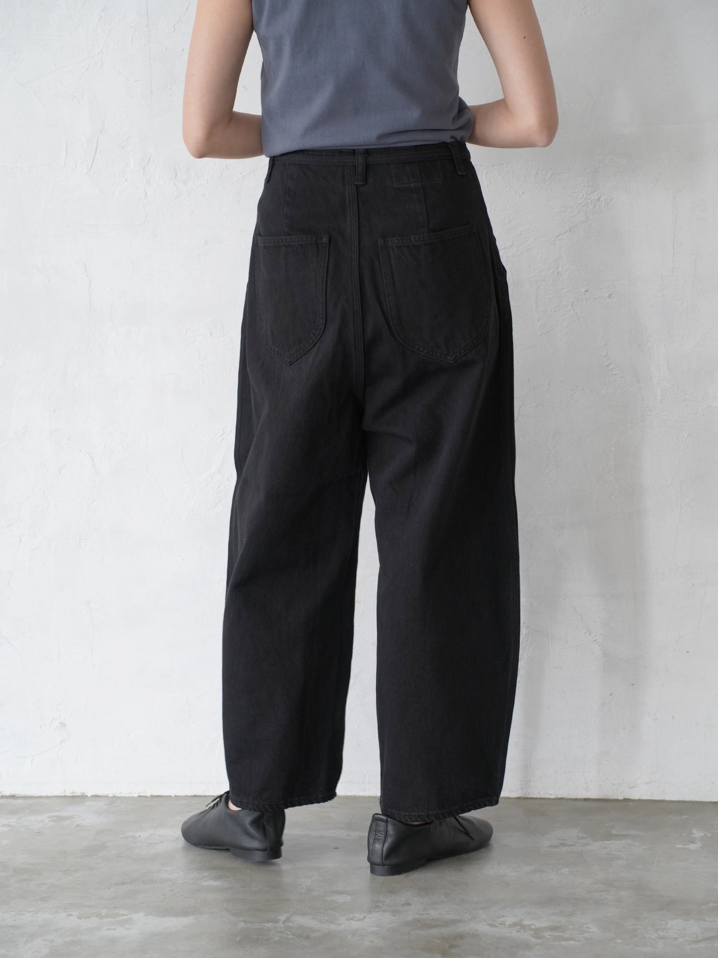Round Wide Denim Trousers (BLACK)