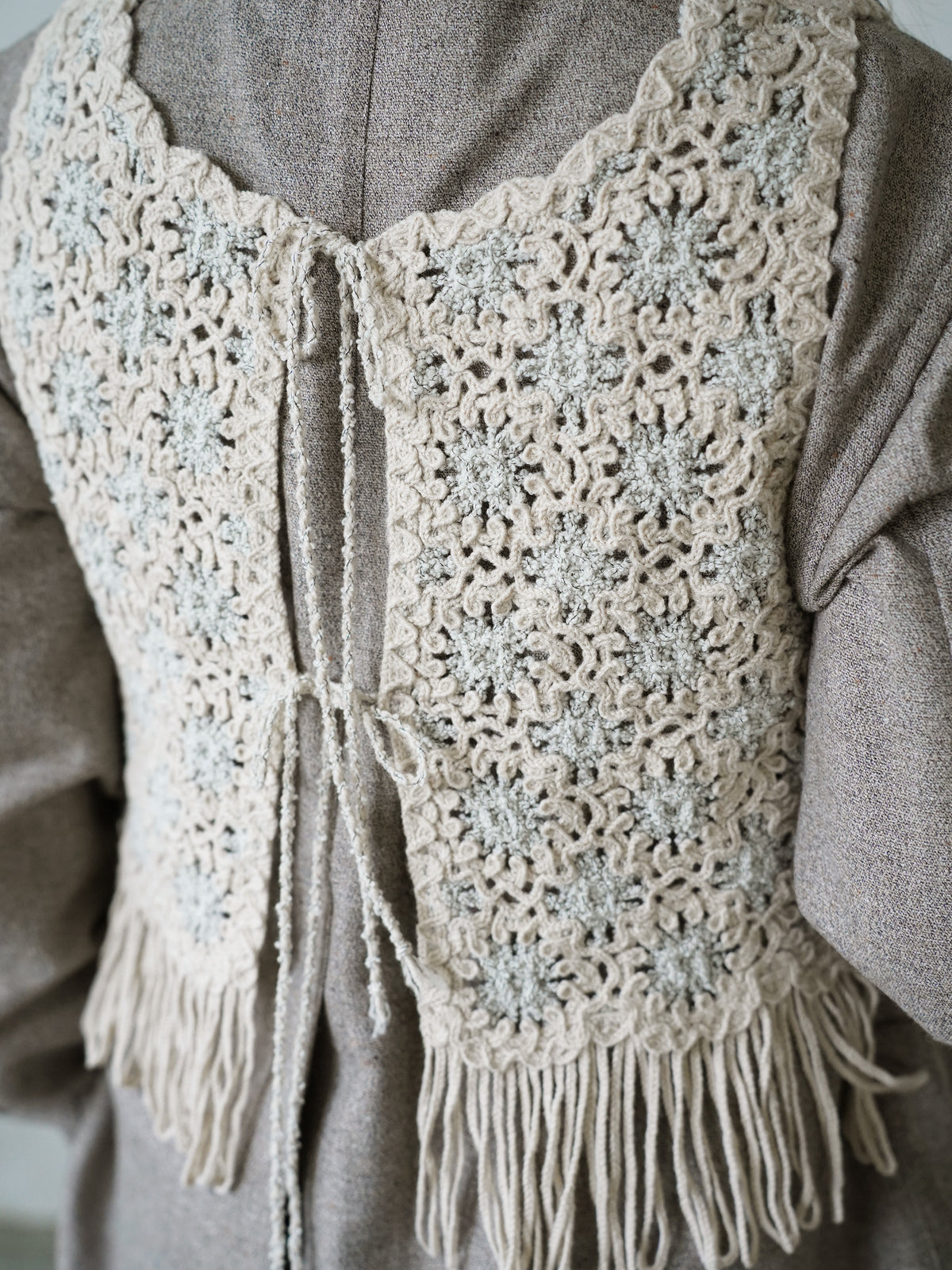 Flower Pattern Embroidered Vest