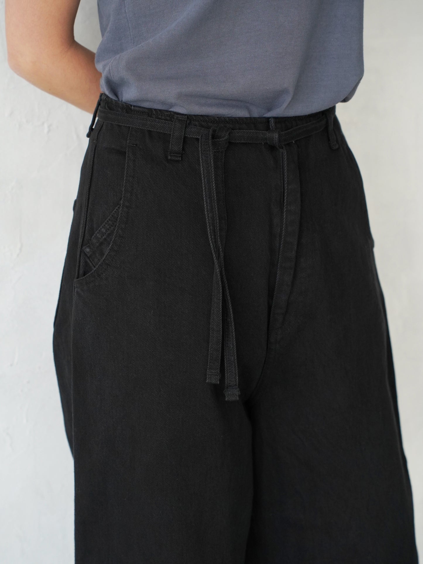 Round Wide Denim Trousers (BLACK)
