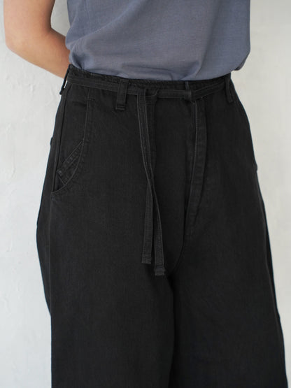 Round Wide Denim Trousers (BLACK)