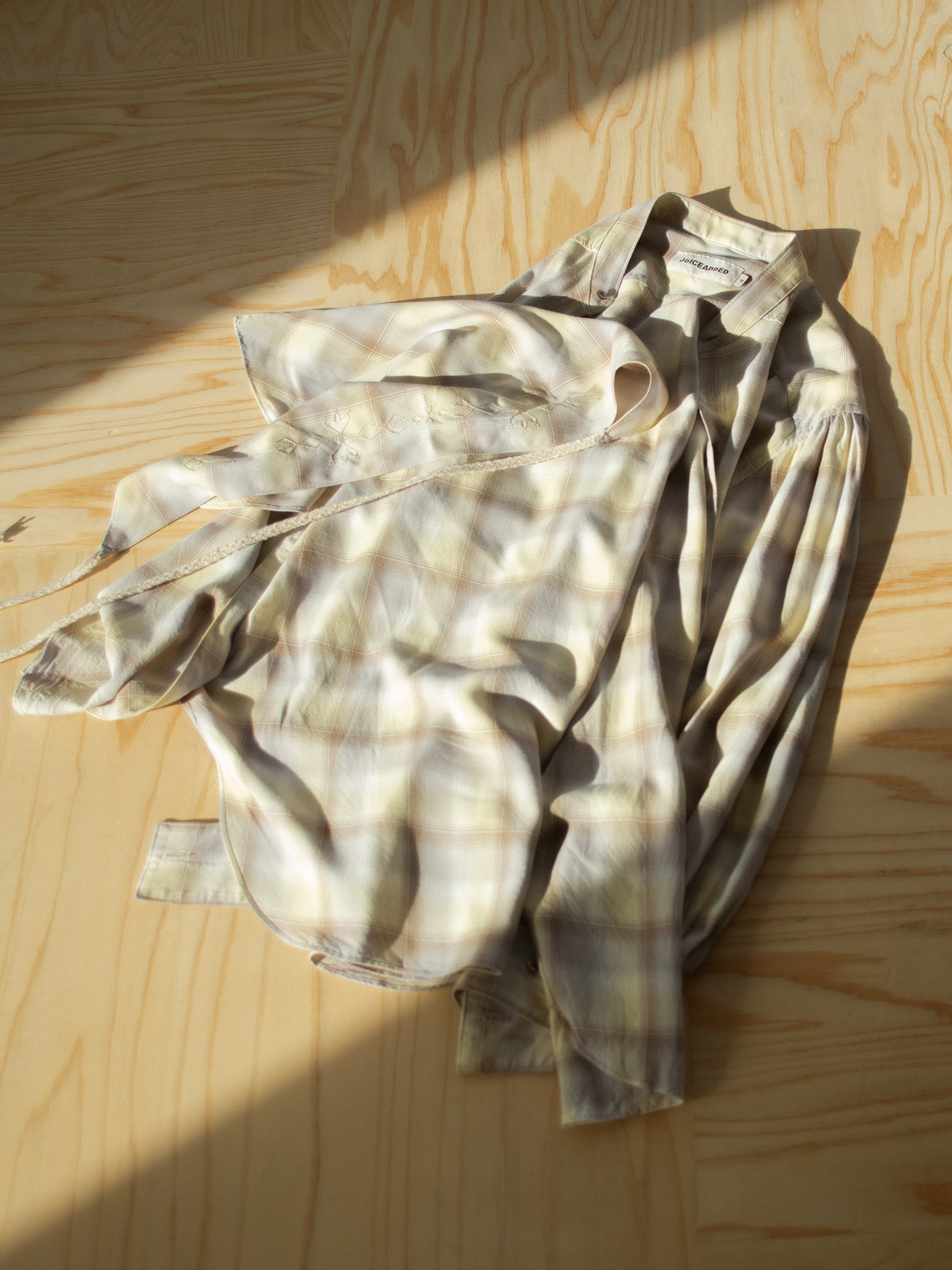 Tucked Sleeve  Zigzag Shirt